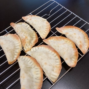 簡単！オーブンで作る餃子の皮でアップルパイ☆